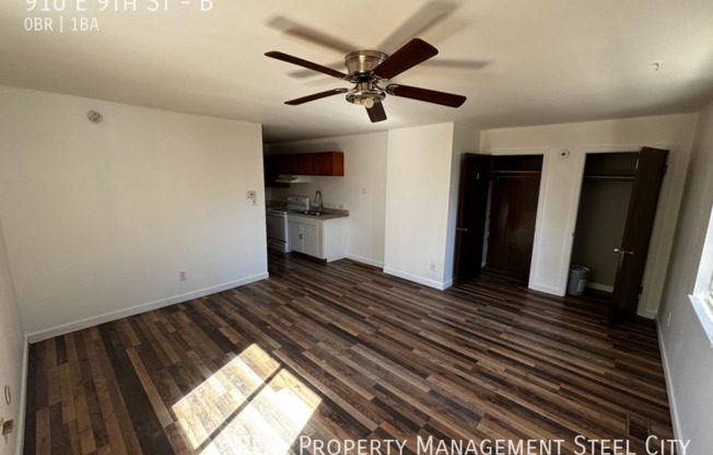 910 E 9 ST