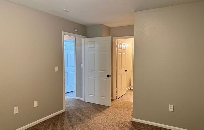 2 beds, 2 baths, 980 sqft, $875, Unit 107