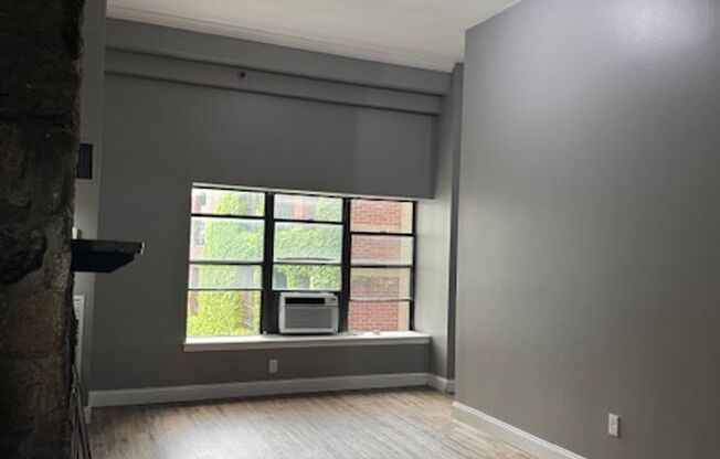 2 beds, 1 bath, 965 sqft, $1,899, Unit 109