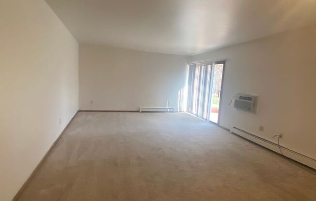 2 beds, 1 bath, 951 sqft, $1,299, Unit 5230 01