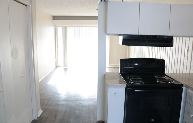 2 beds, 1 bath, 764 sqft, $875, Unit 57B