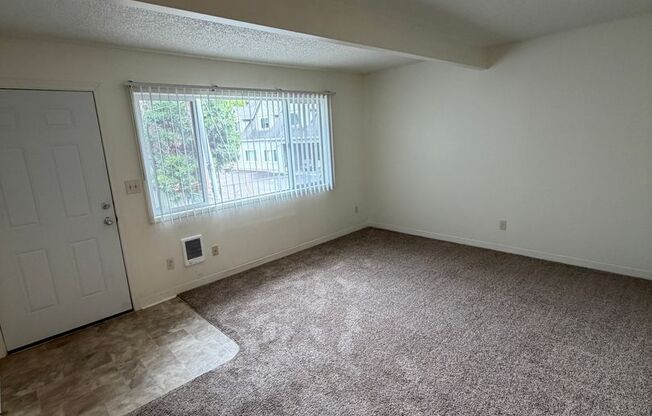 2 beds, 1 bath, $1,450, Unit 19