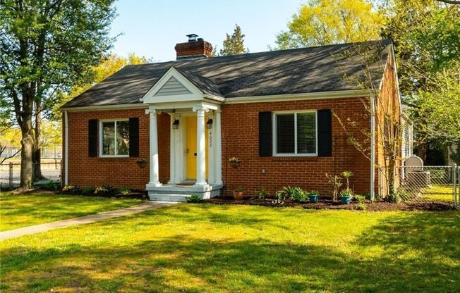 Sauer's Garden Gem: Lovely 3 Bedroom, 1.5 Bathroom Rancher!