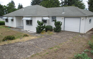 Three Bedroom Home in South Salem with Big Backyard!