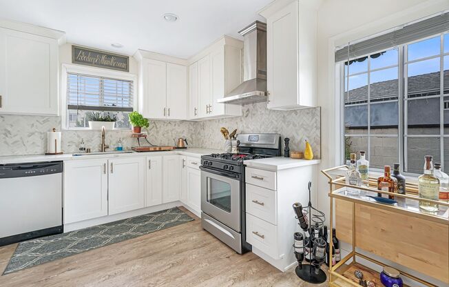 A beautiful  home in North Hollywood is now Available!