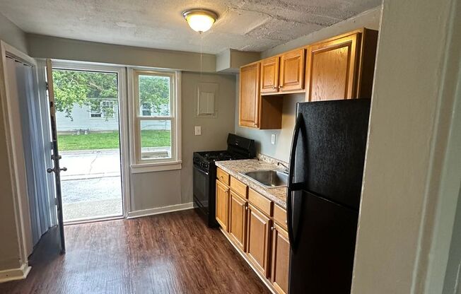 2 beds, 1 bath, $1,150, Unit 109