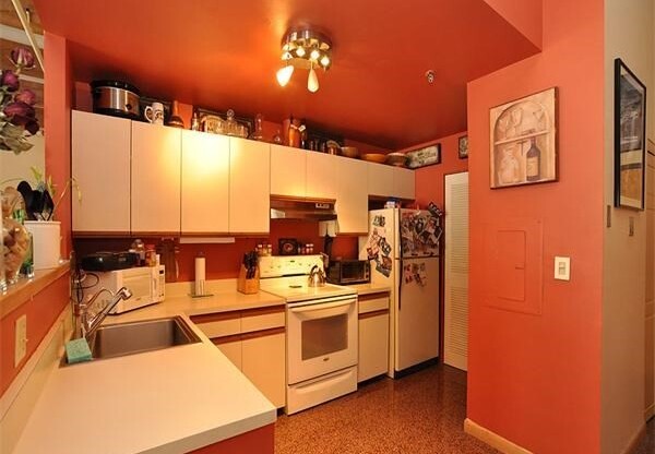 15 SLEEPER ST