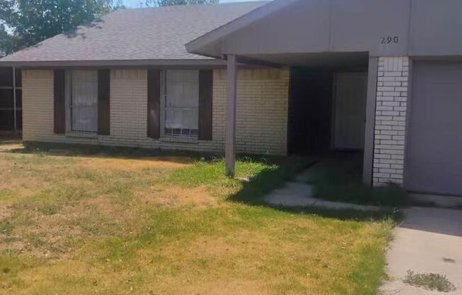 Beautiful 4 Bedroom 2 Bathroom in Carrollton!