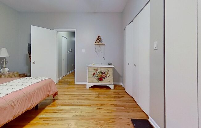 1 bed, 1 bath, 875 sqft, $1,820, Unit 1335 1A