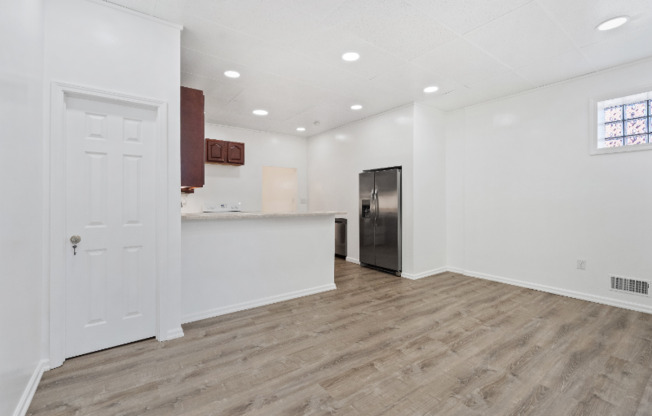 2500 SARAH ST