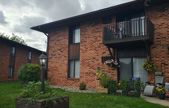 2 beds, 1 bath, 970 sqft, $1,149, Unit FB   2097