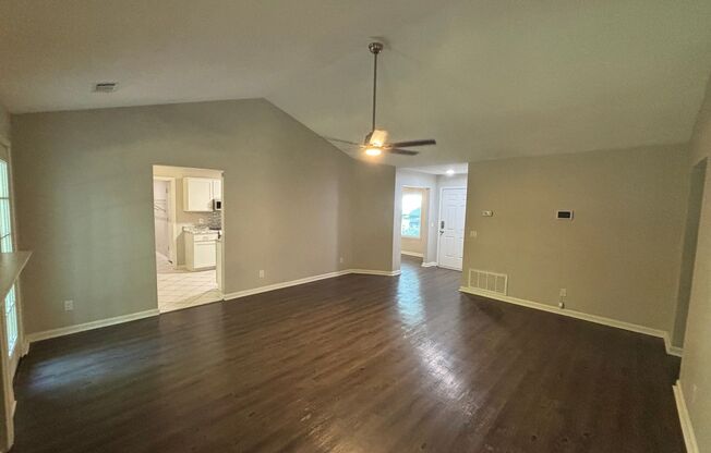 Don’t Miss Out on This Charming 3 Bed, 2 Bath Home in Georgetown!