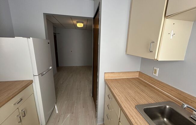 1 bed, 1 bath, 600 sqft, $550, Unit 304