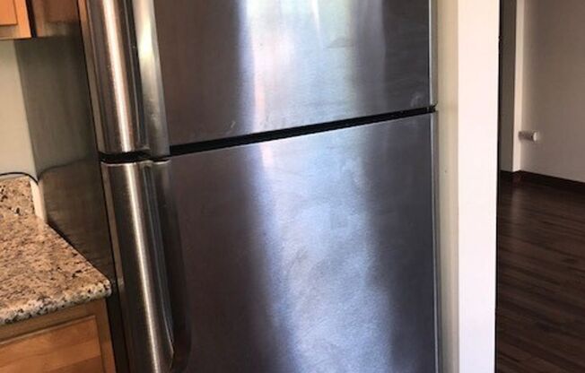 Studio, 1 bath, 359 sqft, $1,325, Unit 301