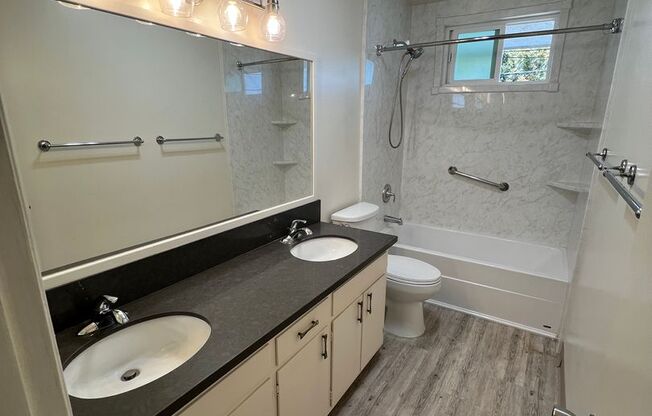Just For You! Midtown Ventura prime location!
