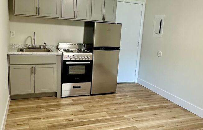 1 bed, 1 bath, $1,200, Unit Apt. 3