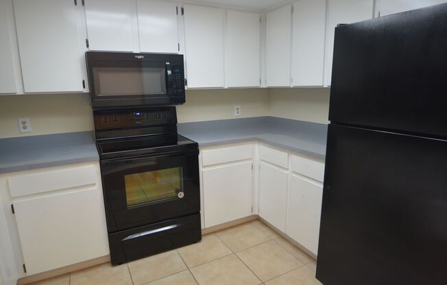 2 Bed/1 Bath Condo in Baywood Meadows! $1375 AVAILABLE SEPTEMBER 4th!!