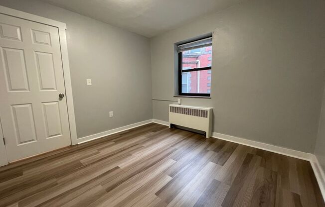 1 bed, 1 bath, 420 sqft, $1,549, Unit 5326 Fifth Ave. #19