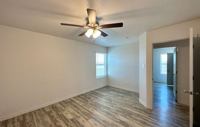 3 beds, 2 baths, 1,248 sqft, $1,395, Unit 1825 B Clovis