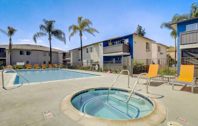 A round pool with a ladder in the middle of it.
