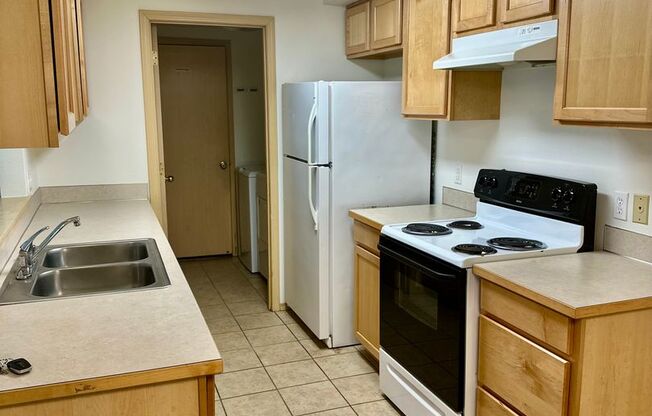 3bed/2.5 bath home available NOW!