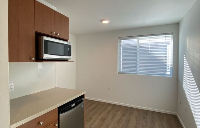Studio, 1 bath, 180 sqft, $1,245, Unit 3411