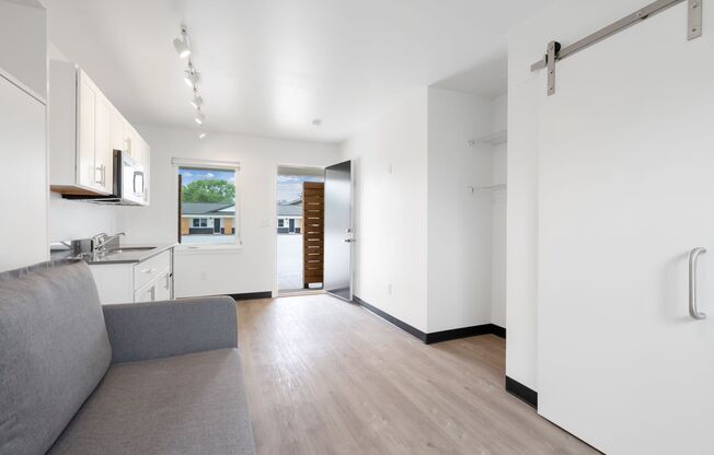 Studio, 1 bath, 294 sqft, $815, Unit 108