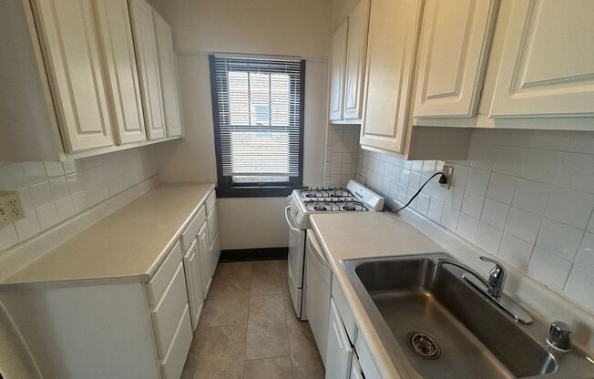 1 bed, 1 bath, $1,195, Unit 61