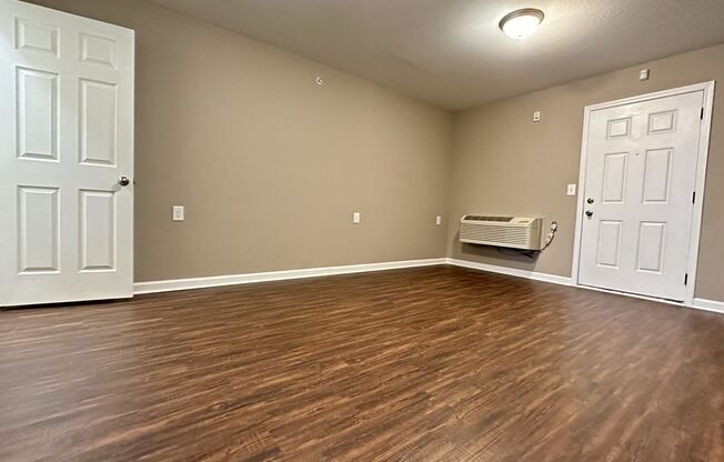 Studio, 1 bath, 179 sqft, $800, Unit 161-P Jack Miller