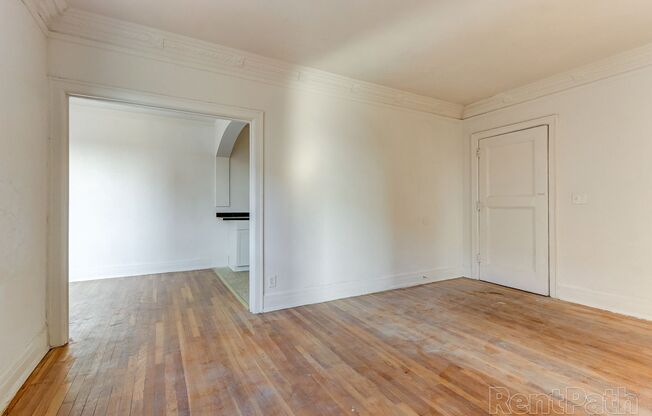 2 beds, 1 bath, 635 sqft, $1,095, Unit 208