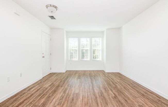 MOVE IN BY JUNE 15TH and RECEIVE THE REST OF JUNE FREE!!! Beautiful 3 Bed - 2 Bath Apartment for Rent in Kissimmee!!