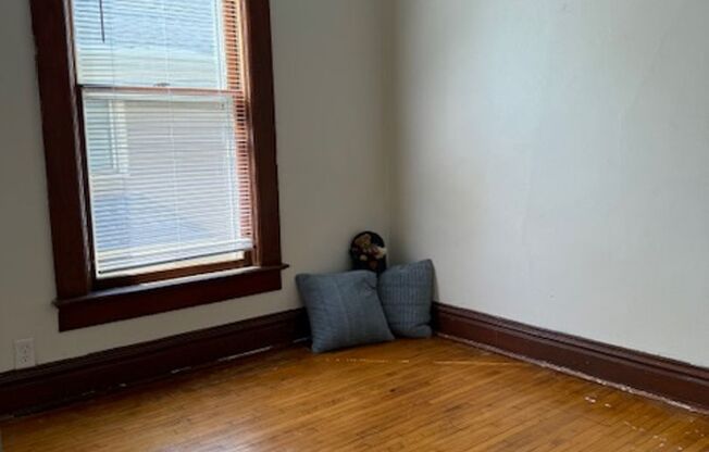 1 bed, 1 bath, $695, Unit 540 Jefferson St. #3