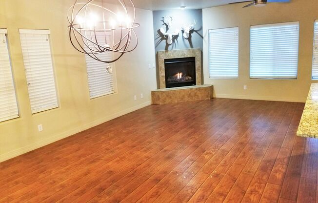 Beautiful, Pet Friendly, Multi-level, 2110 sqft, Luxury Townhouse w/A/C! 3 Bed, 2.5 Bath, + Loft - Avail. June 10th!