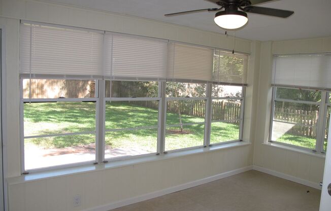 Charming home 1 minute to downtown, College Park area