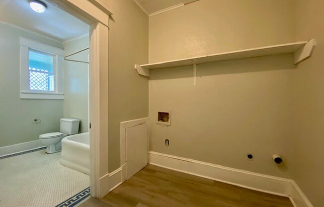 1 Bedroom 1 Bath Renovated Apartment in Highland!