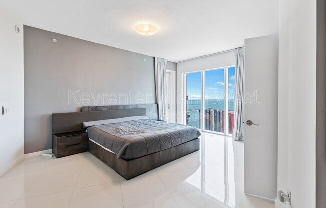 3 beds, 4 baths, 2,734 sqft, $8,500, Unit Apartment 3800