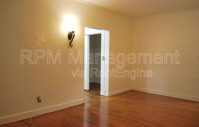 636 N PLYMOUTH AVE