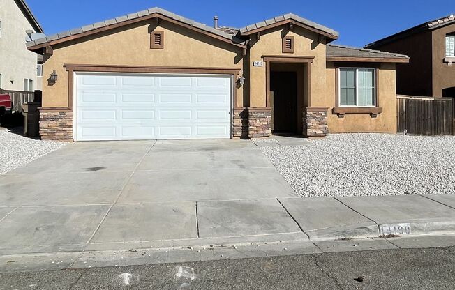 Hesperia- 3 Bedrooms, 2 bathrooms, New paint, New blinds, New Rock Scaping,