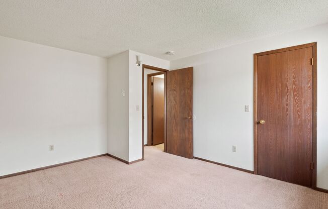 1 bed, 1 bath, $1,000, Unit 07