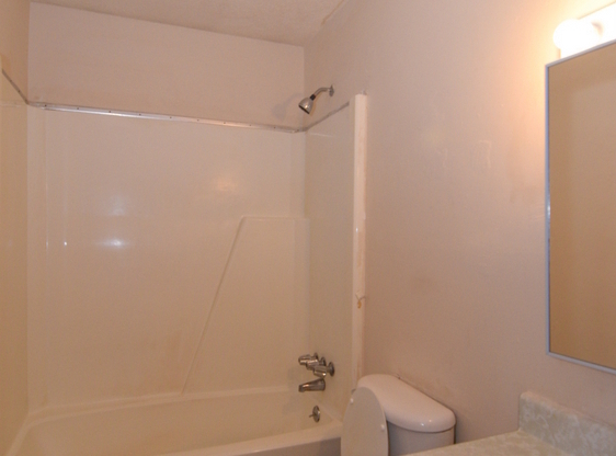 2 beds, 1 bath, $950, Unit Apt. E1