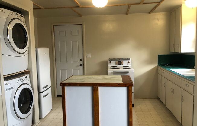 1-Bedroom, 1-Bath Apartment with Retro Charm and Private Yard!