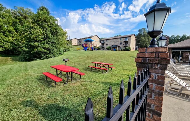 2 beds, 1 bath, 923 sqft, $1,279, Unit 014
