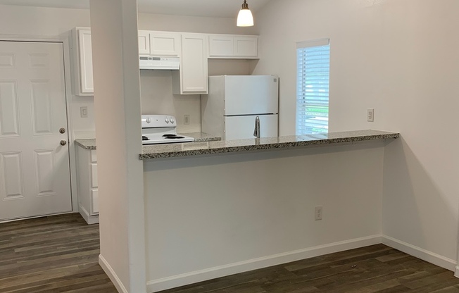 Spacious and Clean 3 BR HOUSE - Looking for the right people to call home!