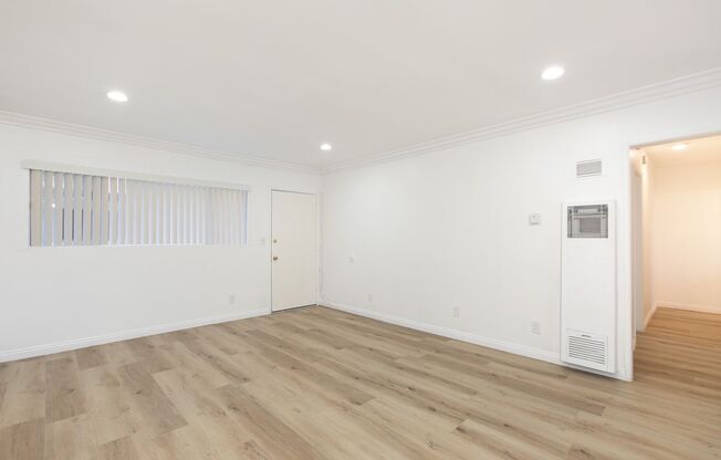 Gorgeous Newly Renovated in Valley Village! Pool! Pet Friendly! Parking!