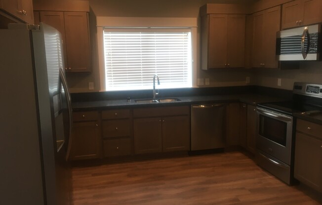 2 beds, 2 baths, 1,320 sqft, $1,595, Unit 2