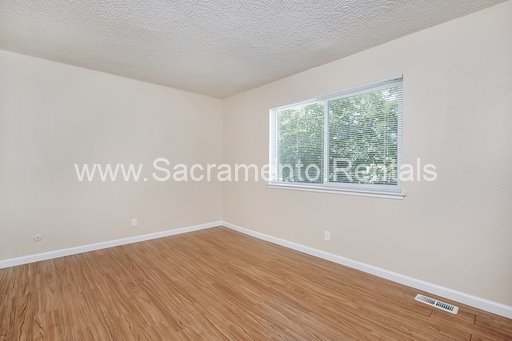 2 beds, 1 bath, $1,595