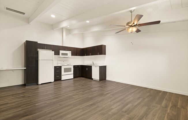 1 bed, 1 bath, 605 sqft, $1,435, Unit 036