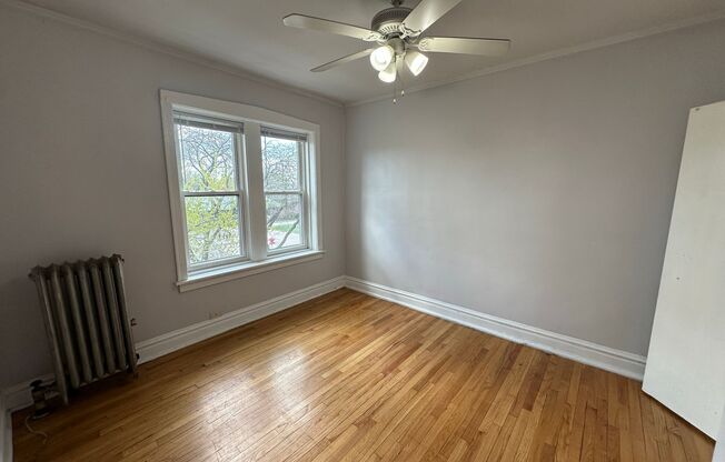 2 beds, 1 bath, 950 sqft, $1,700, Unit 3902-3A