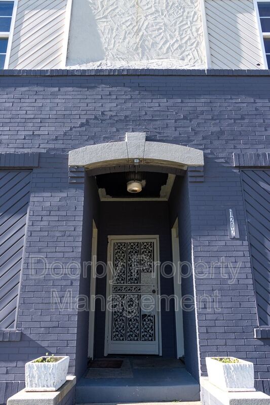 1202 DUNCAN AVE
