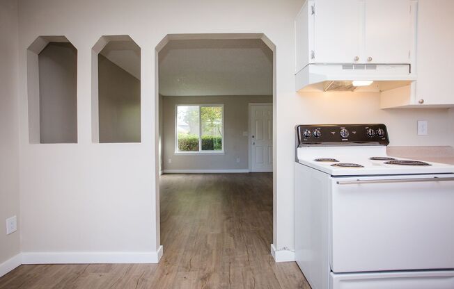 2 beds, 1 bath, 807 sqft, $1,695, Unit E6